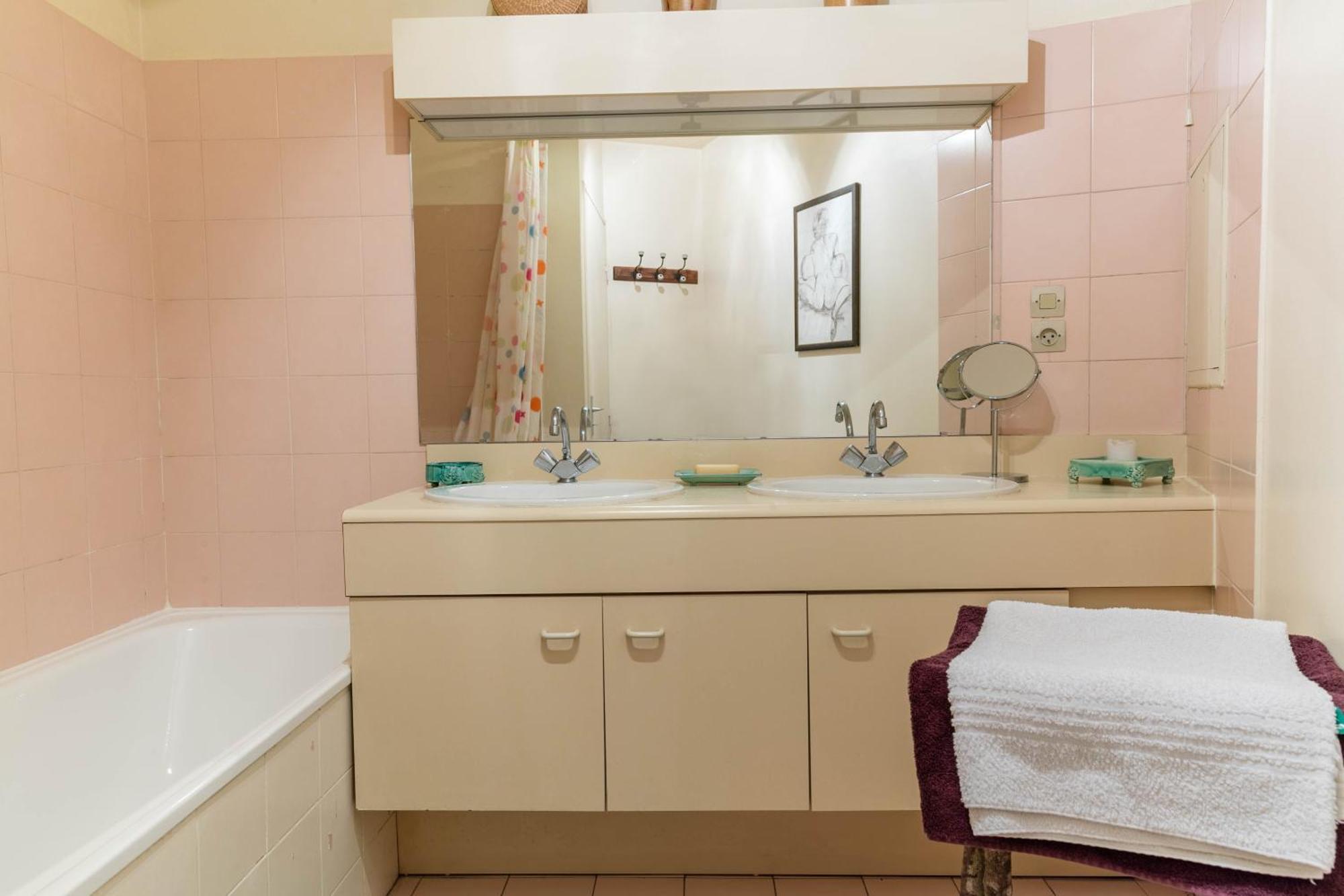 3 Rooms Quiet And Bright Париж Экстерьер фото